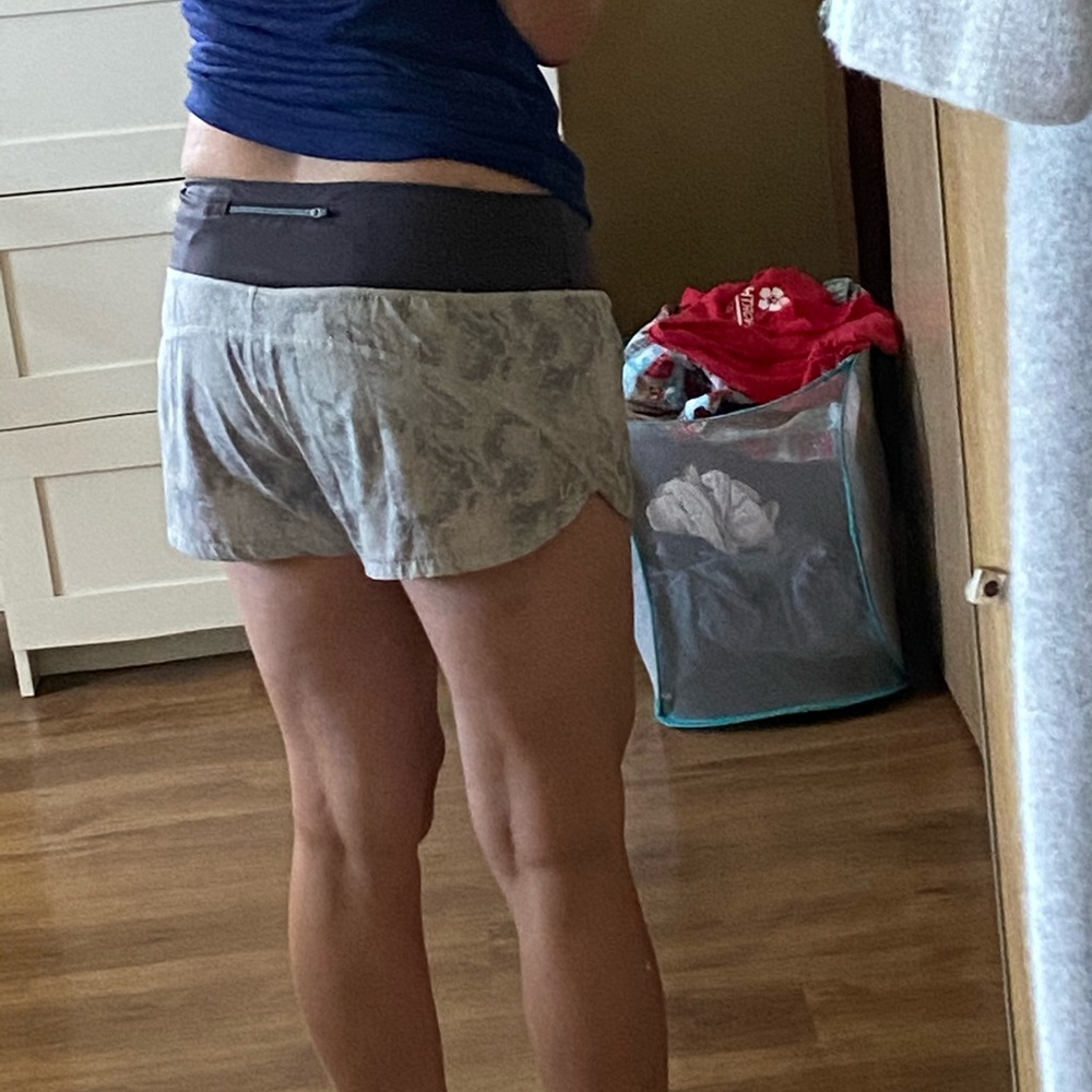 Vuori run shorts size medium